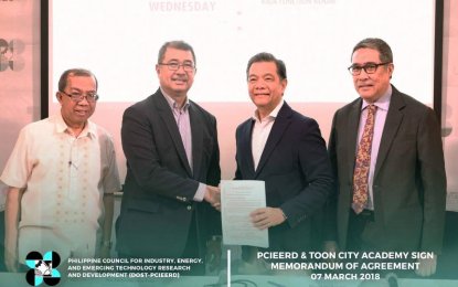 <p class="p1">DOST officials and Toon City Academy executives team up to bolster the country’s local animation industry. From left: Engr. Raul Sabularse (PCIEERD Deputy Executive Director), Sec. Fortunato T. de la Peňa (DOST Secretary), Mr. Juan Miguel Del Rosario (Toon City Academy President and CEO), and Mr. Roderico De Guzman (Toon City Academy VP for Resources Development). <em>(Photo by DOST-PCIEERD, S&T Media Service)</em></p>